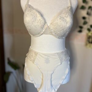 Jessica Simpson Embroidered Lingerie Set (38C)